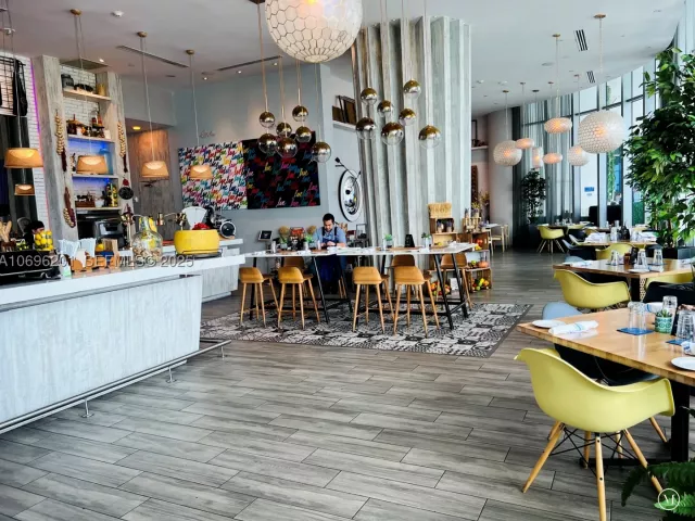 1-bedroom condo for rent in Hollywood - 4111 S OCEAN DR 1107 - MondialRealty