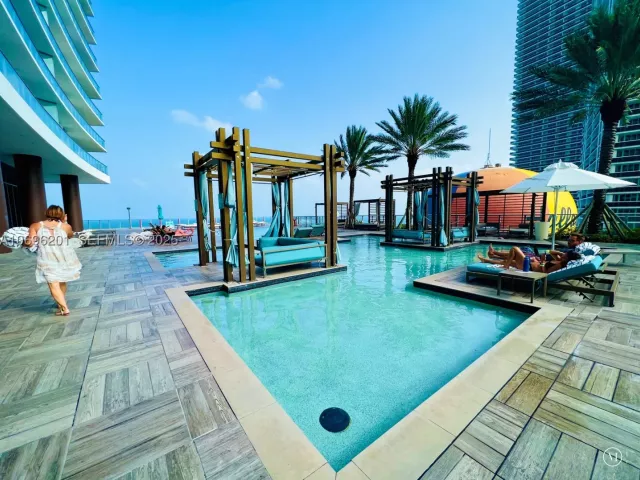 1-bedroom condo for rent in Hollywood - 4111 S OCEAN DR 1107 - MondialRealty