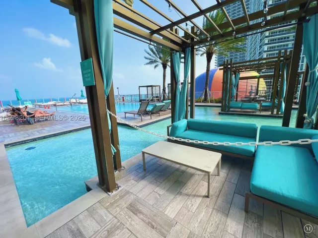 1-bedroom condo for rent in Hollywood - 4111 S OCEAN DR 1107 - MondialRealty