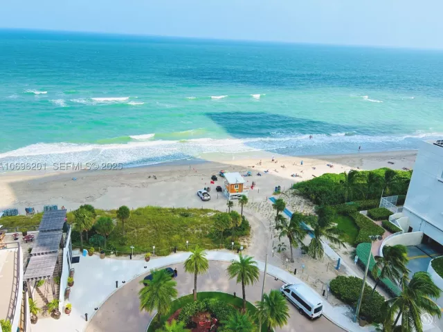 1-bedroom condo for rent in Hollywood - 4111 S OCEAN DR 1107 - MondialRealty