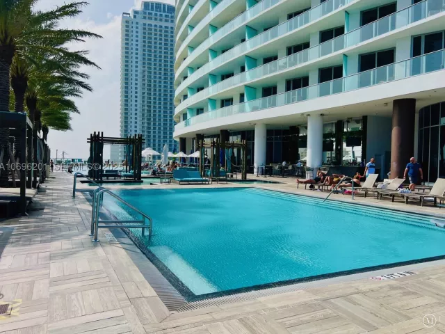 1-bedroom condo for rent in Hollywood - 4111 S OCEAN DR 1107 - MondialRealty