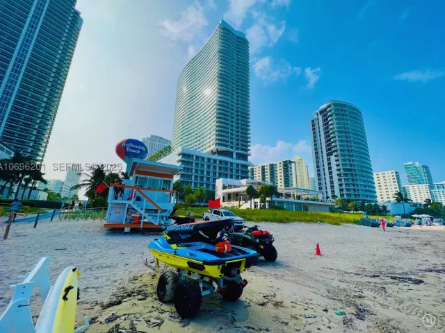 1-bedroom condo for rent in Hollywood - 4111 S OCEAN DR 1107 - MondialRealty