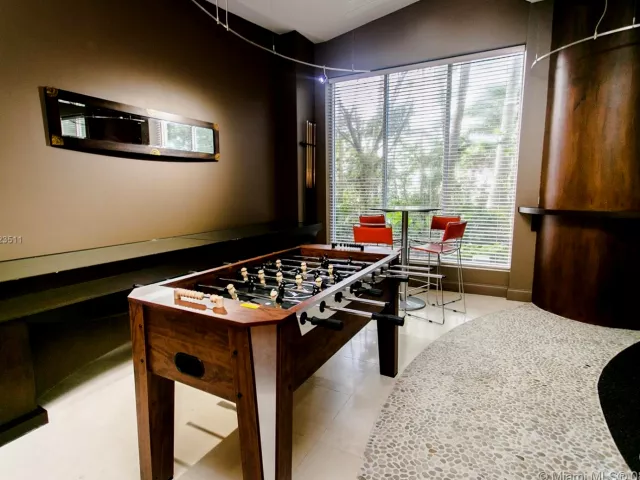 3-bedroom condo for rent in Hollywood - 4001 S Ocean Dr PH2 - MondialRealty