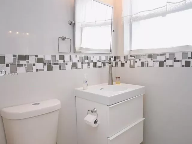 3-bedroom condo for rent in Hollywood - 4001 S Ocean Dr PH2 - MondialRealty