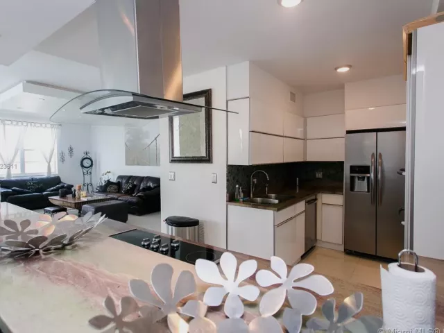 3-bedroom condo for rent in Hollywood - 4001 S Ocean Dr PH2 - MondialRealty