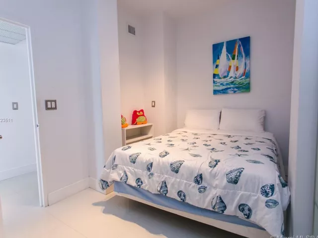 3-bedroom condo for rent in Hollywood - 4001 S Ocean Dr PH2 - MondialRealty