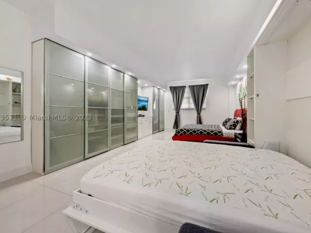 3-bedroom condo for rent in Hollywood - 4001 S Ocean Dr PH2 - MondialRealty