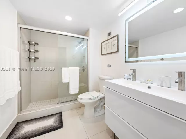3-bedroom condo for rent in Hollywood - 4001 S Ocean Dr PH2 - MondialRealty