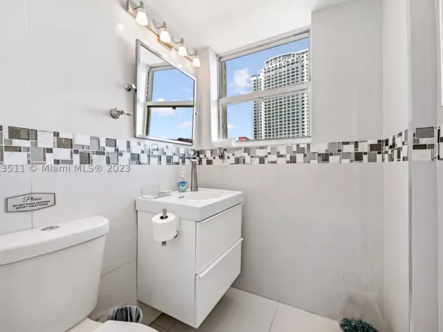 3-bedroom condo for rent in Hollywood - 4001 S Ocean Dr PH2 - MondialRealty