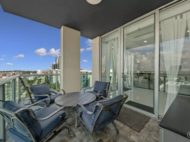 3-bedroom condo for rent in Hollywood - 4001 S Ocean Dr PH2 - MondialRealty