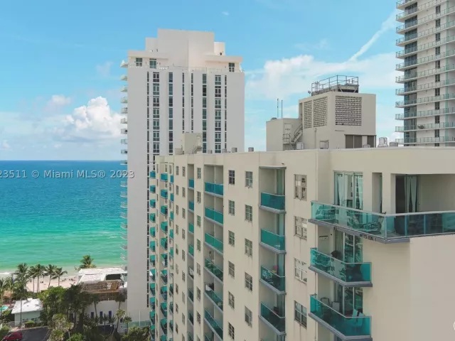 3-bedroom condo for rent in Hollywood - 4001 S Ocean Dr PH2 - MondialRealty
