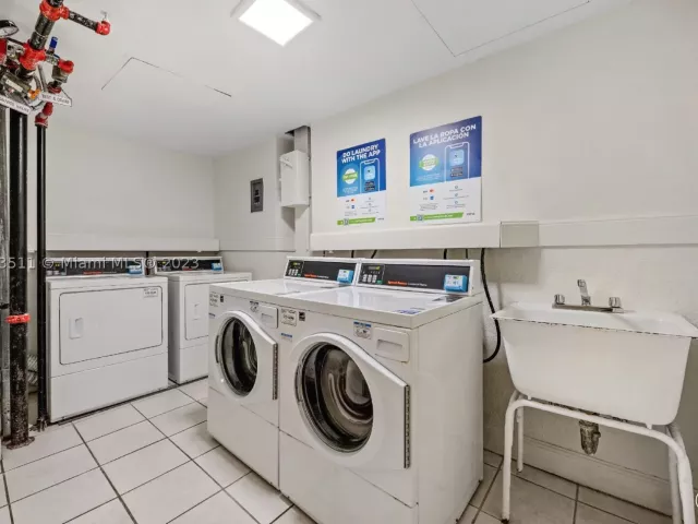 3-bedroom condo for rent in Hollywood - 4001 S Ocean Dr PH2 - MondialRealty