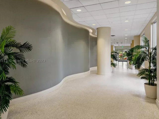 3-bedroom condo for rent in Hollywood - 4001 S Ocean Dr PH2 - MondialRealty