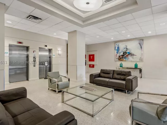 3-bedroom condo for rent in Hollywood - 4001 S Ocean Dr PH2 - MondialRealty