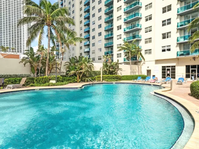 3-bedroom condo for rent in Hollywood - 4001 S Ocean Dr PH2 - MondialRealty