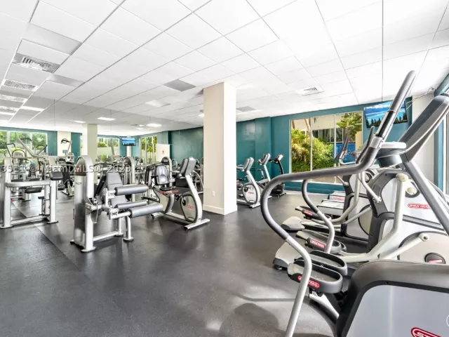 3-bedroom condo for rent in Hollywood - 4001 S Ocean Dr PH2 - MondialRealty