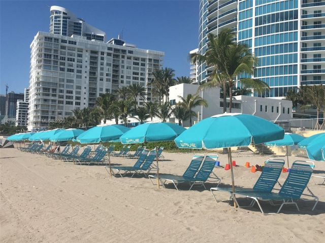 1-bedroom condo for rent in Hollywood - 2501 S OCEAN DR 1221 - MondialRealty