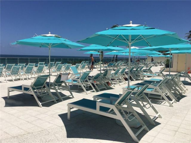 1-bedroom condo for rent in Hollywood - 2501 S OCEAN DR 1221 - MondialRealty