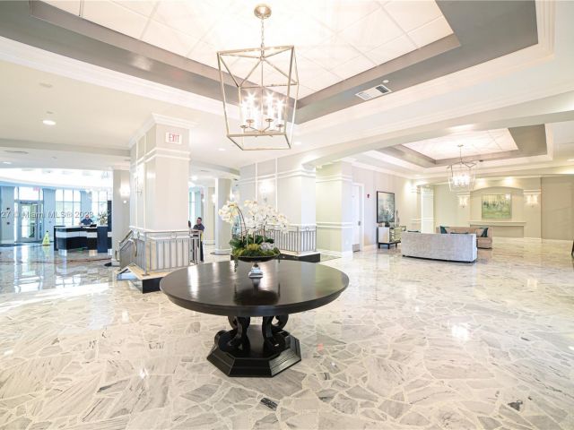 1-bedroom condo for rent in Hollywood - 2501 S OCEAN DR 1221 - MondialRealty