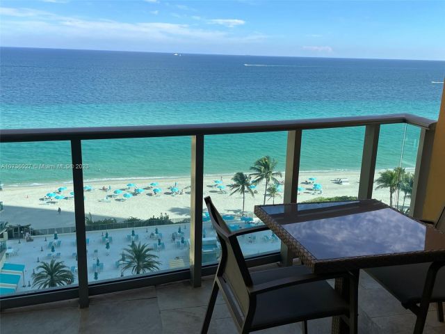 1-bedroom condo for rent in Hollywood - 2501 S OCEAN DR 1221 - MondialRealty