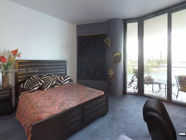 2-bedroom condo for sale in Aventura - 4000 Island Blvd W-STE6 - MondialRealty