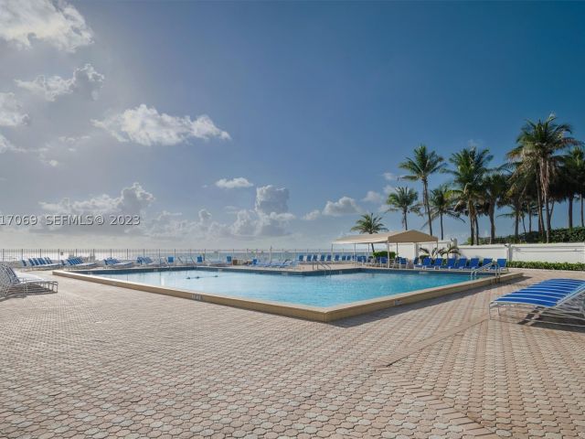 2-bedroom condo for rent in Hollywood - 3505 S Ocean Dr PH-12 - MondialRealty