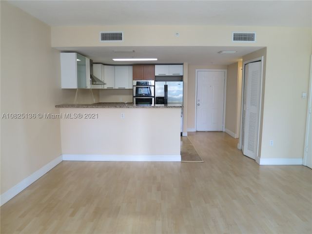 1-bedroom condo for sale in Miami - 170 SE 14th St 1407 - MondialRealty
