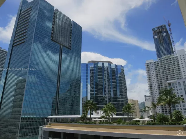 1-bedroom condo for sale in Miami - 170 SE 14th St 1407 - MondialRealty