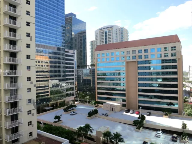 1-bedroom condo for sale in Miami - 170 SE 14th St 1407 - MondialRealty