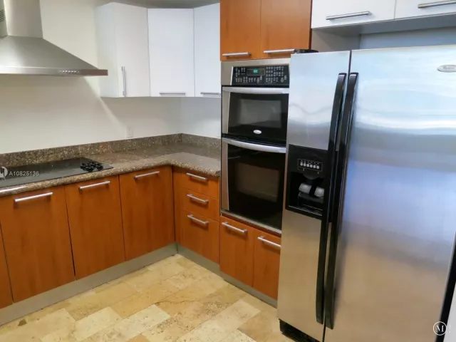 1-bedroom condo for sale in Miami - 170 SE 14th St 1407 - MondialRealty