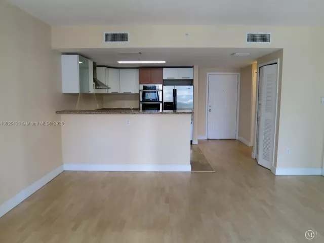 1-bedroom condo for sale in Miami - 170 SE 14th St 1407 - MondialRealty