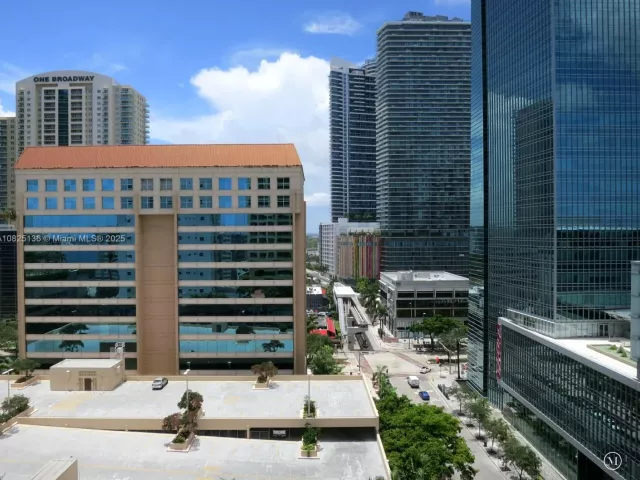 1-bedroom condo for sale in Miami - 170 SE 14th St 1407 - MondialRealty