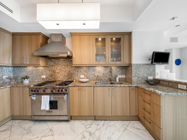 3-bedroom condo for rent in Sunny Isles Beach - 17875 Collins Ave 2602 - MondialRealty
