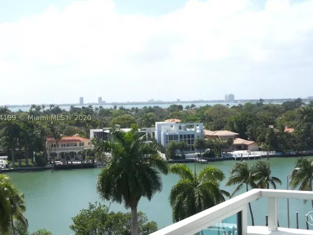 2-bedroom condo for rent in Miami Beach - 5161 COLLINS AV 806 - MondialRealty
