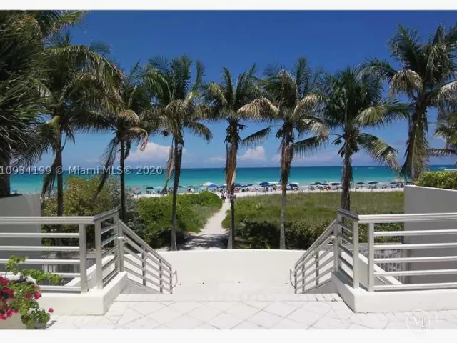 2-bedroom condo for rent in Miami Beach - 5161 COLLINS AV 806 - MondialRealty