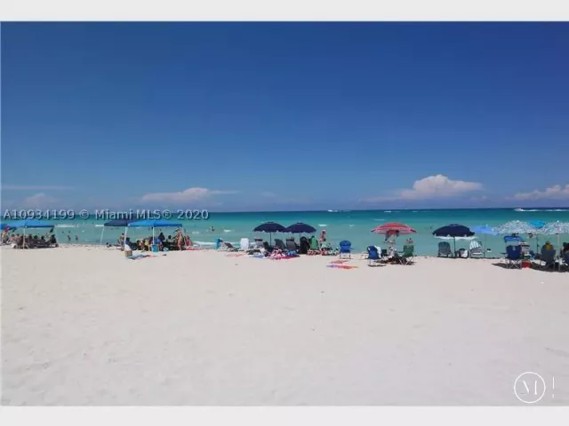 2-bedroom condo for rent in Miami Beach - 5161 COLLINS AV 806 - MondialRealty