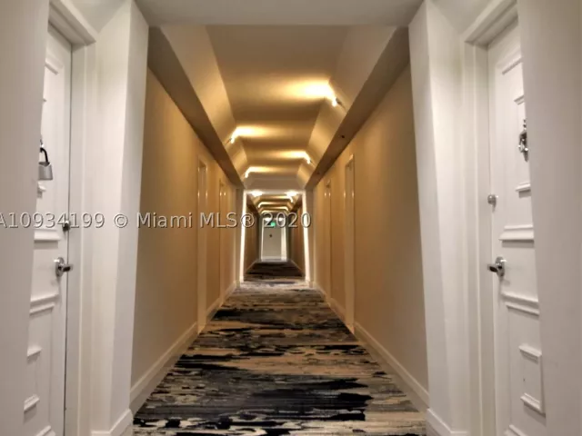 2-bedroom condo for rent in Miami Beach - 5161 COLLINS AV 806 - MondialRealty