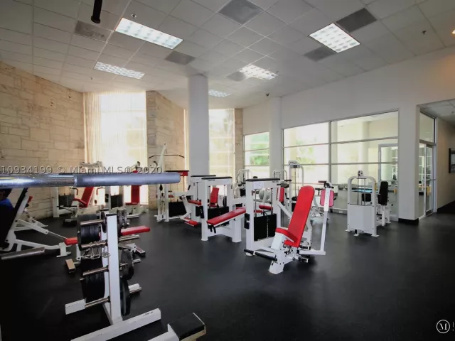 2-bedroom condo for rent in Miami Beach - 5161 COLLINS AV 806 - MondialRealty