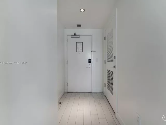 2-bedroom condo for sale in Fort Lauderdale - 3101 Bayshore Dr 1402 - MondialRealty