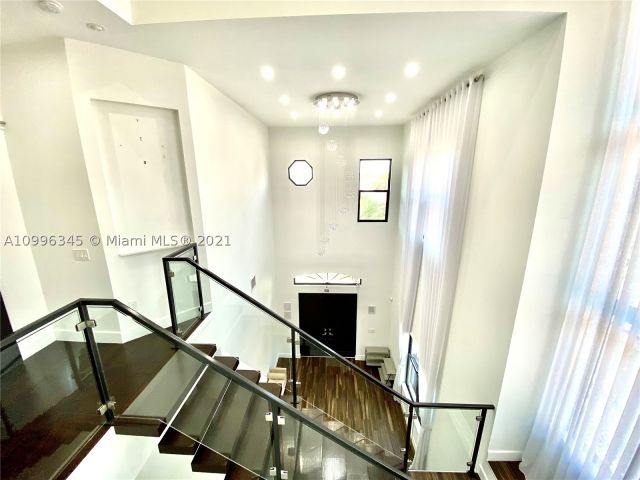 4-bedroom home for rent in Hollywood -  - MondialRealty
