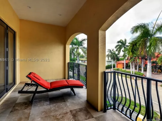 4-bedroom home for rent in Hollywood -  - MondialRealty