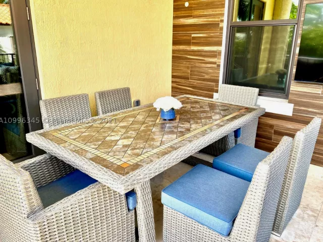 4-bedroom home for rent in Hollywood -  - MondialRealty