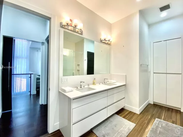 4-bedroom home for rent in Hollywood -  - MondialRealty