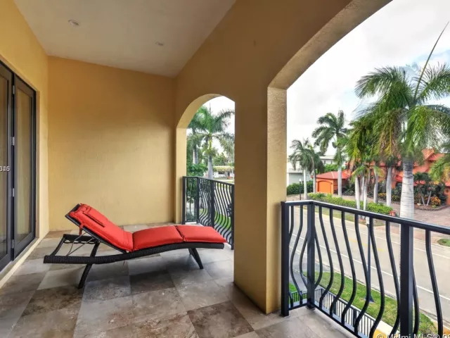 4-bedroom home for rent in Hollywood -  - MondialRealty