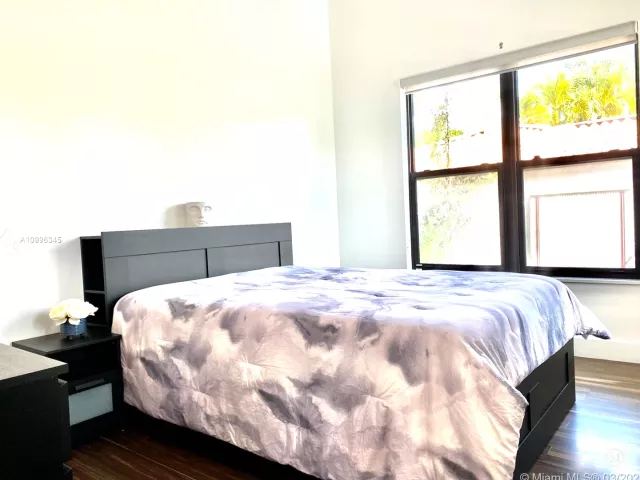 4-bedroom home for rent in Hollywood -  - MondialRealty
