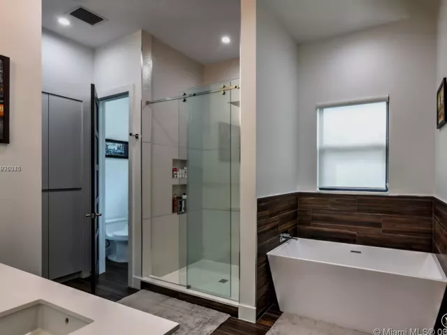 4-bedroom home for rent in Hollywood -  - MondialRealty