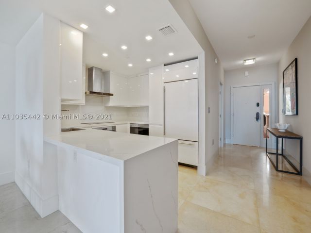 2-bedroom condo for rent in Miami Beach - 19223 Fisher Island Dr 19223 - MondialRealty