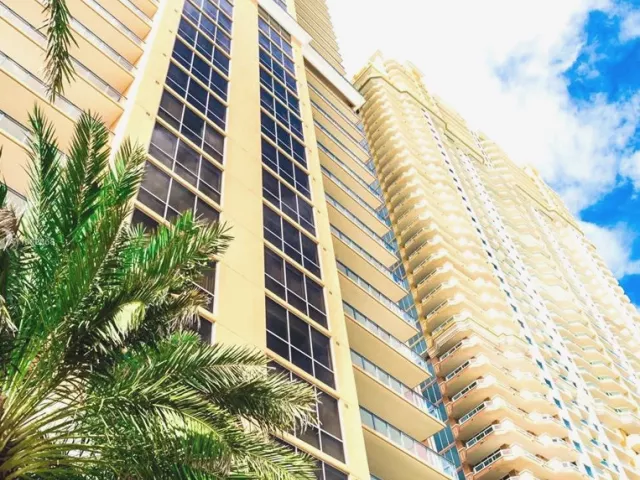 Apartment for sale  Unit #1402 - photo 1542307