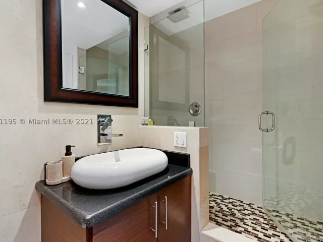 3-bedroom condo for rent in Hollywood - 4001 S Ocean Dr PH1 - MondialRealty