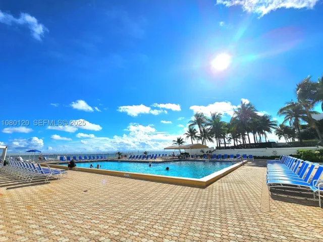 1-bedroom condo for rent in Hollywood - 3505 S Ocean Dr 407 - MondialRealty